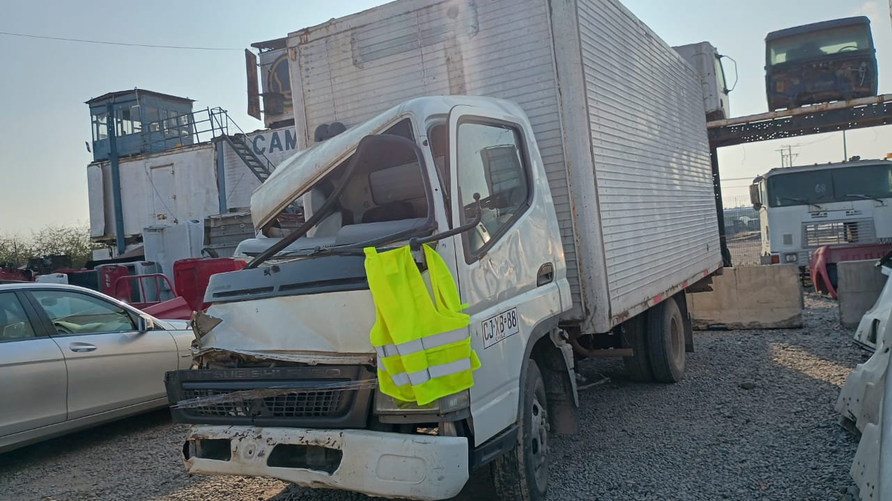 TAPA MALETA Mitsubishi CANTER 2010,  EN DESARME